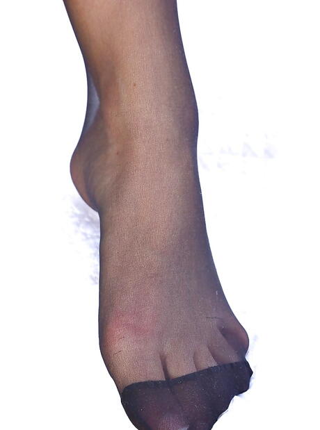 Delightful milf Delzangel is foot fetishist outdoor